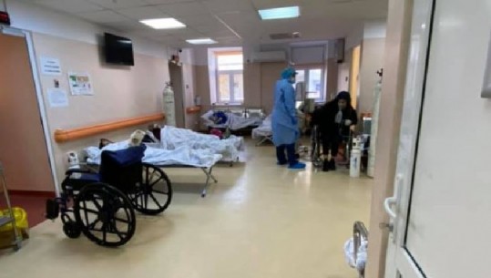 Pacientë korridoreve dhe fytyra të lodhura, ja cili është spitali që u përfshi mëngjesin e sotëm në flakë në Rumani (Pamjet)