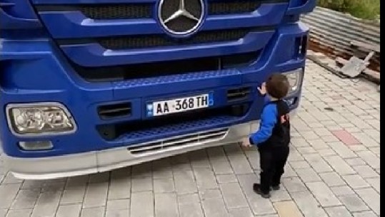 ‘Iku kina ba..’! Veliaj publikon videon me të birin: Se dy, se dyzet çunat mbarojnë për kamionë
