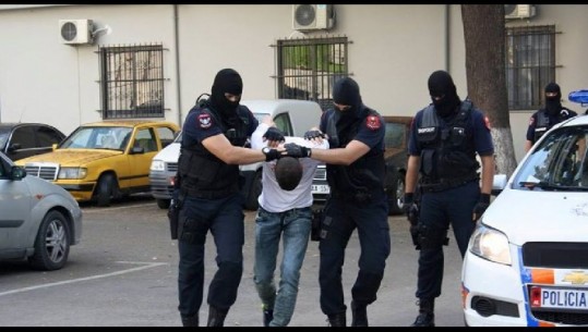 E spiunuan se shet drogë,  policia i gjen kanabis 34-vjeçarit në Berat dhe e arreston