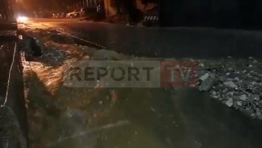 Reshjet e shiut, përmbyten disa prej rrugëve në Librazhd