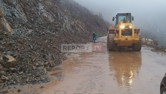 Reshjet e shiut/ 3455 ha tokë nën ujë në Shkodër, bllokohen disa rrugë në Kukës e Elbasan, shkak rrëshqitja e gurëve! Fryhet lumi i Drinit dhe i Matit 