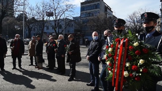 Veteranë, familjarë dhe Bashkia e Tiranës homazhe në nderim të dëshmorëve të 4 Shkurtit! Propozohet ngritja e një memoriali