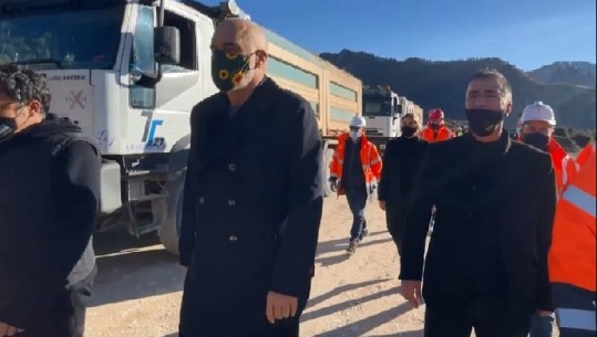 Rama inspekton rrugën që do lidhë Labërinë e Sipërme me Himarën: Kjo është rrugë përrallore, përfundon brenda sezonit të verës