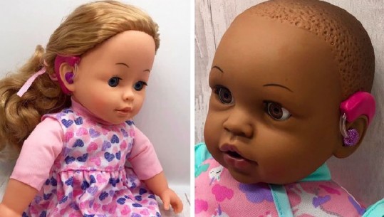 Vajza e saj lindi me probleme me dëgjimin, gruaja nga Britania e Madhe krijon kukullat unike për femijë