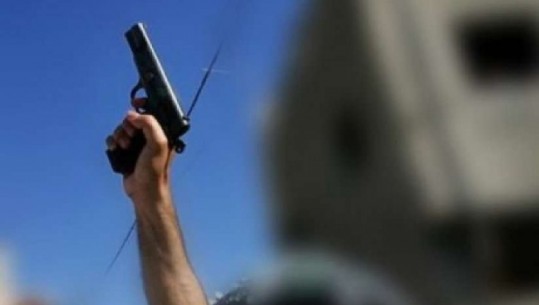 U konfliktua me klientët e lokalit dhe qëlloi me armë zjarri, arrestohet 39-vjeçari në Korçë