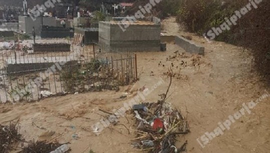 Përmbytja e varrezave në Lezhë, PD: Turp! Ndërhyni urgjent, më e pakta që mund të bëni 