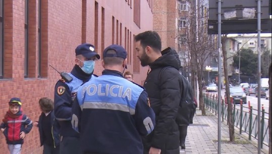 Shtohen kontrollet për masat Anti-COVID, rrugët e Tiranës 'blindohen' me efektivë policie