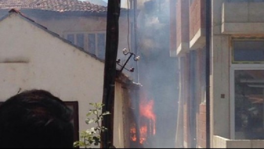 Merr flakë një shtëpi në Tiranë, evakuohen në kohë banorët