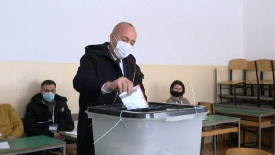 Zgjedhjet në Kosovë, voton Ramush Haradinaj dhe Enver Hoxhaj