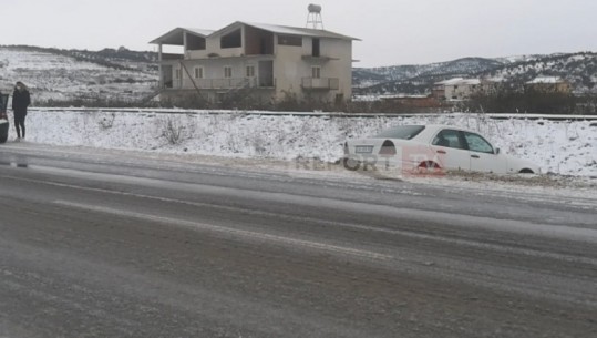 Asnjë ndërhyrje për të hedhur kripë në rrugë, shënohet një tjetër aksident në autostradën Rrogozhinë-Lushnje (VIDEO)