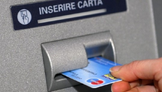 COVID rrit përdorimin e kartave bankare, në 2020 u bënë 11 mln pagesa online dhe me kartë