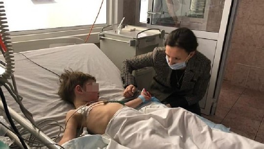 E penduar se jetonte në ‘mëkat’ pasi kishte lidhje me një burrë të martuar, nëna në Rusi tenton të vrasë fëmijët në dëborë, gjenden lakuriq në temperatura -15 gradë 