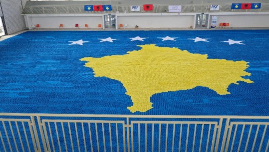 Krijon mozaikun më të madh me Origami në botë, artisja thyen rekordin Guinness me flamurin kosovar