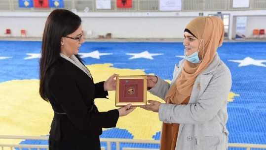 E reja theu rekordin Guinness, ministria e jashtme Stublla: Urime! Flamuri më i madh në botë i formuar me origami është ai i Kosovës 