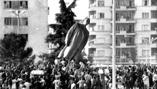20 shkurt 1991, Zaloshnja kujton si u rrëzua busti i Enverit dhe iu hoq emri i diktatorit Universitetit të Tiranës