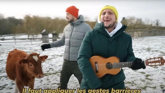 Macron ofertë të parezistueshme dy Youtubers-ave: Bëni këngë të ruhen masat antiCOVID dhe ky do të jetë shpërblimi im (VIDEO)