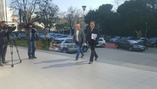 I fundit për t'u bindur, Fatmir Mediu mbërrin i pari për të firmosur marrëveshjen e koalicionit! Surprizë në listë edhe FRD-ja e Bamir Topit