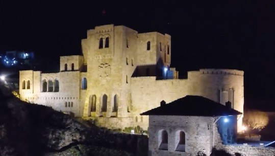 Rama publikon videon: Si duket Kalaja e Krujës natën me ndriçimin artistik
