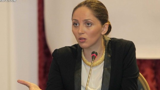 Erdhi me bujë në LSI, Briseida Shehaj e fundit në Tiranë në listën e kandidatëve për deputet