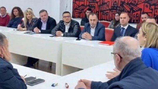  Pas dorëzimin të listave në KQZ, Kryemadhi mbledh kandidatët e Tiranës dhe thyen masat anti-COVID, të gjithë pa maska