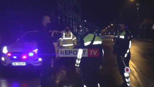 Policia 'blindon' rrugët e Beratit, kontrolle për thyerje karantine dhe për kapjen e personave në kërkim (VIDEO)