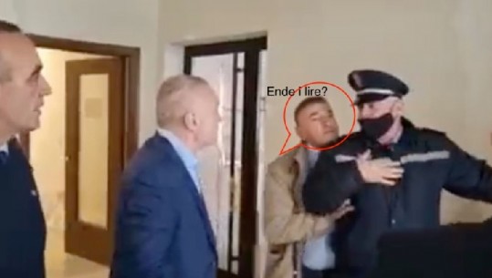 Shtyu dhe dhunoi policinë në zyrat e FRD-së, vijon të jetë i lirë! A nuk duhet të ishte në burg?