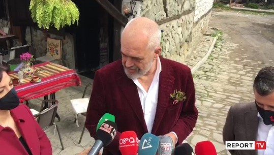 Përplasja në Elbasan, Rama: Nuk jap llogari për orarin se kur duhet të vij! Po përpiqem që vera të jetë e lehtësuar nga ‘armiku i padukshëm’ (VIDEO)