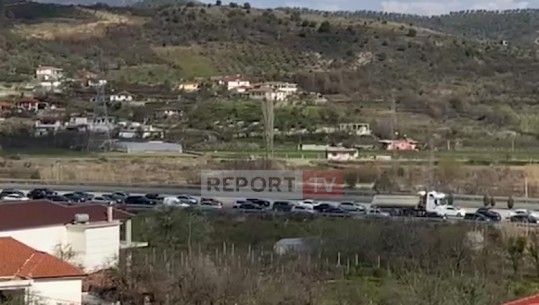 Të gjithë drejt Elbasanit për Ditën e Verës, radhë kilometrike nga Tirana për në hyrje të qytetit (VIDEO)
