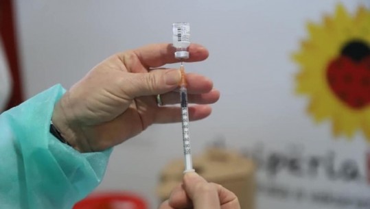 ‘Lufta kundër COVID-19’, qeveria i hap rrugë zyrtarisht përdorimit të vaksinës kineze dhe ruse 