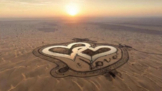 E shprehur në çdo formë, ja pamjet e ‘Liqenit të Dashurisë’ në Dubai (VIDEO)
