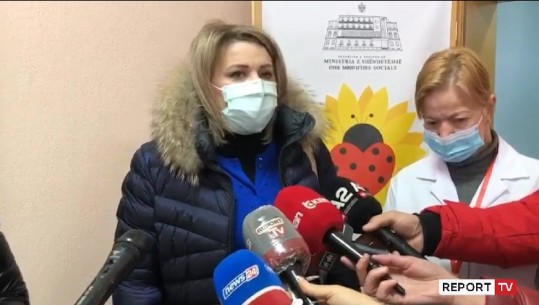 Vaksinimi me AstraZenecën, mjekja në Pogradec: Nuk kanë pasur efekte anësor, vetëm pak temperaturë! Asnjë mësues nuk ka refuzuar