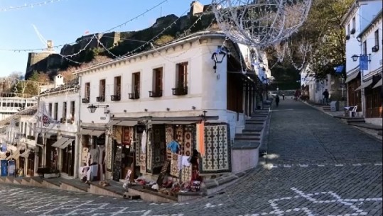Më imazhe të Gjirokastrës ‘dje’ dhe ‘sot’,  Rama nxjerr pamjet e qytetit të 'gurtë'