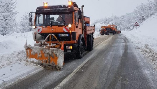 Reshje dëborë në disa qytete, ARRSH njofton mbi gjendjen e akseve kombëtare: Këto janë rrugët ku qarkullohet me zinxhirë