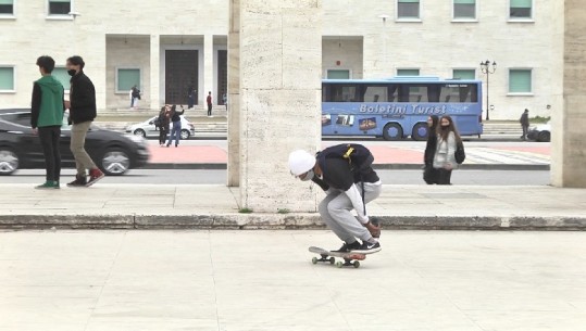 Skateboard, patina dhe BMX në Tiranë! Të rinjtë: Njerëzit mendojnë se ekzistojmë vetëm në filma, jemi më shumë se grup sportistësh