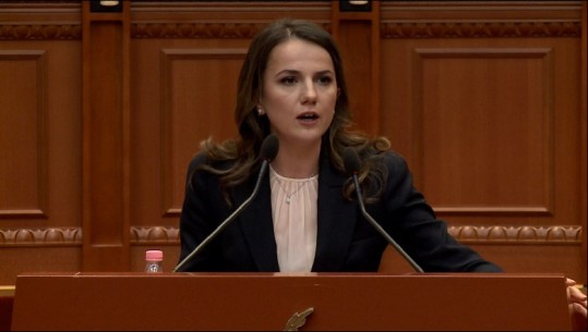 Rudina Hajdari në Kuvend: Politikanë të 30 viteve mashtrues dhe legenë, kanë zhvatur xhepat e shqiptarëve