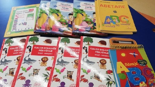 Librat e gjuhës shqipe zënë vendin e tyre special në bibliotekën e Hanias në Greqi, mes tyre abetarja 