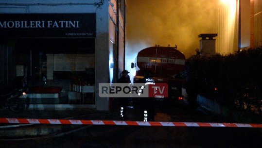 Zjarri në magazinë e qendrës tregtare në Tiranë, dyshohet se roja të jetë brenda ambienteve