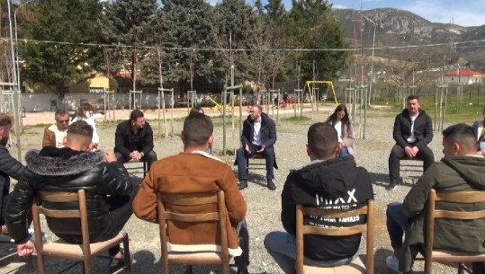 Bardhi me të rinjtë në Cërrik: Ndryshoni Shqipërinë me 25 prill! Na rrini mbi kokë për angazhimet e marra 