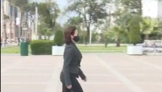 Yuri Kim shkon në Pallatin e Kongreseve, homazhe për ndarjen nga jeta të Bashkim Finos 