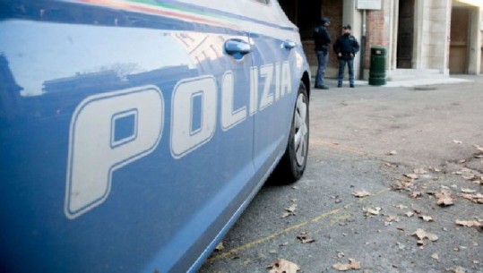 Lidhi me zinxhir mbi makinë të birin e mitur se e 'turpëroi', arrestohet shqiptari në Itali