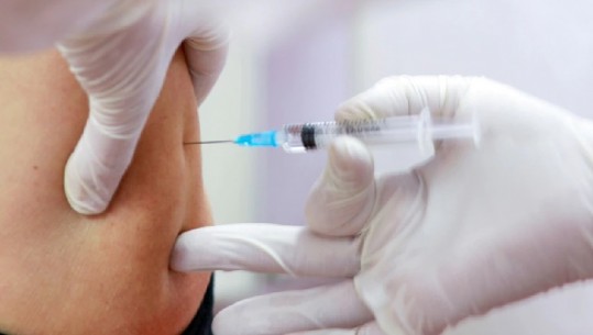 Maqedonia e Veriut fillon sot vaksinimin masiv, i vaksinuari i parë një 85-vjeçar