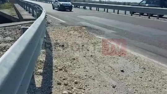 5 aksidente me 4 viktima e 6 të plagosur në janar-shkurt, aksi Kavajë–Rrogozhinë kërcënim për shoferët! Pas apelit të Report Tv, ARRSH: Nesër nis asfaltimi 