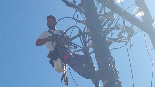 Në krye të detyrës si elektricist, goditet nga rryma elektrike dhe gjen vdekjen e menjëhershme mbi shtyllë 45-vjeçari shqiptar në Greqi