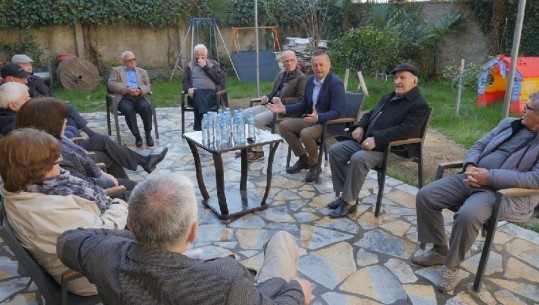 Helidon Bushati takim me pensionistët në Shkodër: Shëndetësia falas fasadë, premtojmë rritjen e pensioneve të paktën 5% në vit