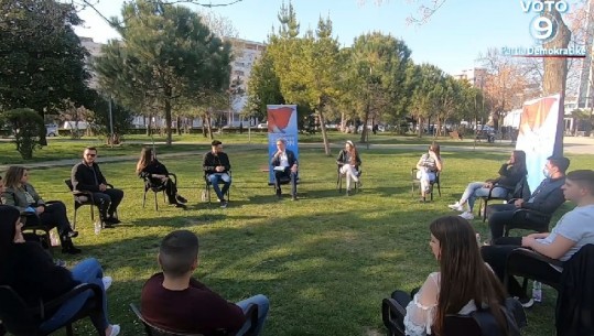 Spahia me studentët ekselentë të Shkodrës: Vëmendja e qeverisë Basha për rininë! Programi ynë ndihmon studentët dhe kthen rininë në vend