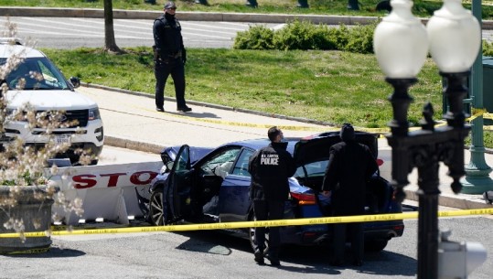 Rrethohet Kapitoli në Uashington, një person përplas me makinë dy efektivë, tenton të çajë barrikadën! Humb jetën një nga policët, tjetri në gjendje të rëndë