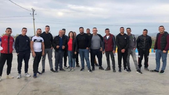 Kandidatja e LSI në qarkun e Durrësit publikon foto me të rinjtë: Fitorja e madhe do të nisë këtu e do të festohet në të gjithë Shqipërinë 