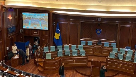 Seanca për Presidentin: Nis hyrja e deputetëve në sallën e Kuvendit pas 1 orë e gjysmë vonesë