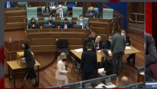 Dështojnë 2 votimet për raundin e parë për zgjedhjen e presidentit të Kosovës, 1 votë më pak se kuorumi