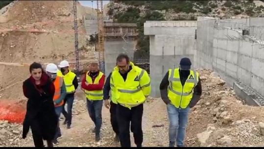 Balluku inspekton punimet në bypass-in e Vlorës: Po punohet me ritme të shpejta, hapet qarkullimi gjatë sezonit turistik